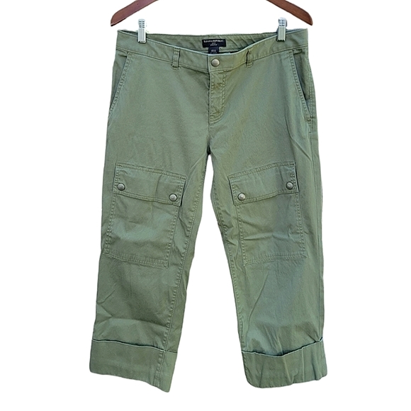 Banana Republic Y2K Utility Cargo Crop Pants in Military Green Size 12 - Picture 1 of 4